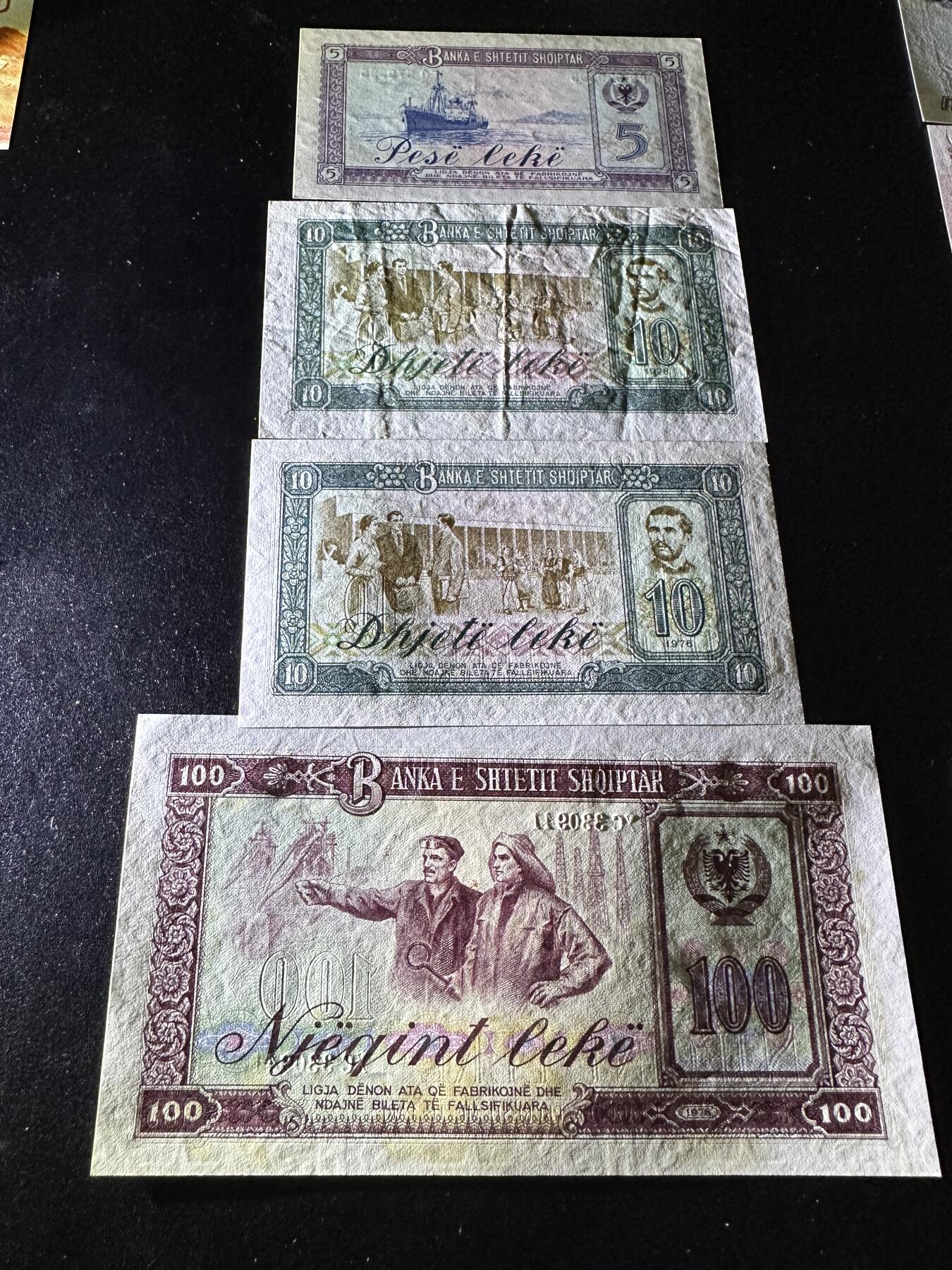 《外钞收藏家》第三百八十九期 阿尔巴尼亚100 样钞 再加三张小面额 一张有折 2-3张轻微潮