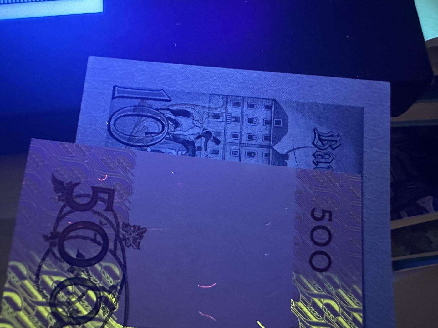 《外钞收藏家》第三百八十八期 1981年葡萄牙100 AU+500面额 全新 两张一起