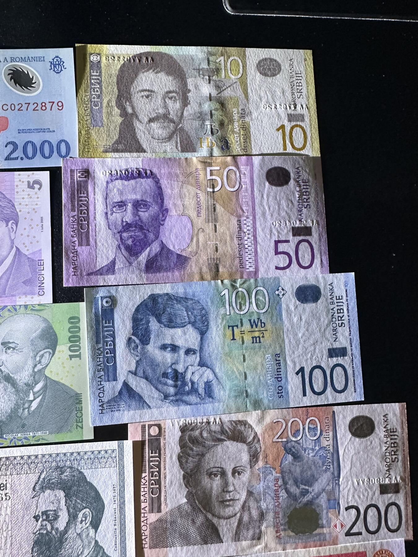 《外钞收藏家》第三百八十九期 精美19张纸币 一起 有新有旧