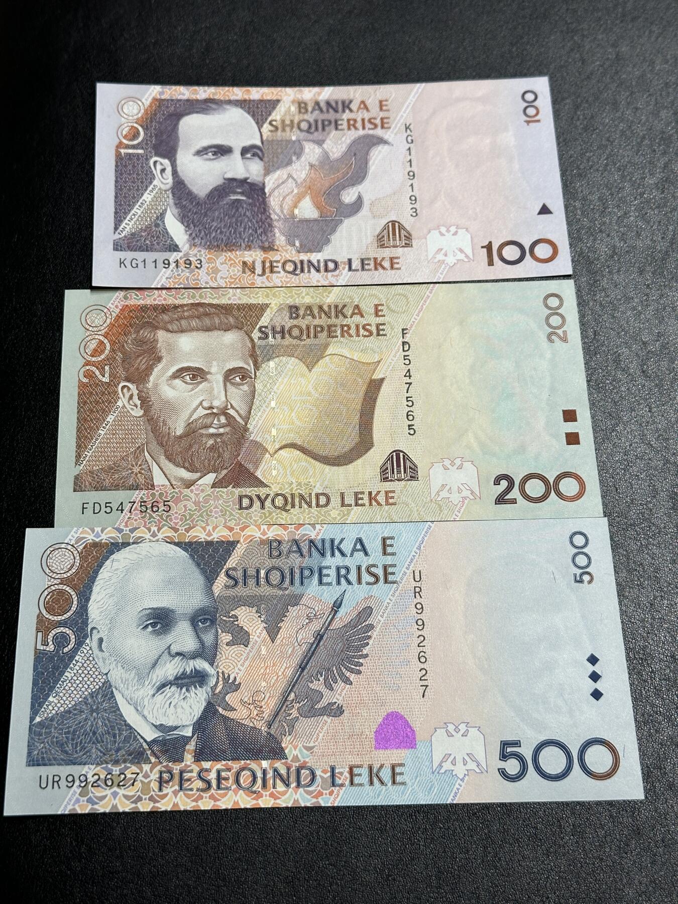 《外钞收藏家》第三百八十九期 1996年阿尔巴尼亚三张一起 全新UNC