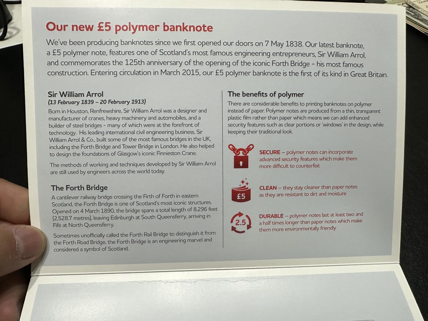 《外钞收藏家》第三百八十八期 2015年苏格兰克莱斯戴尔银行5镑 原装册子 纪念钞