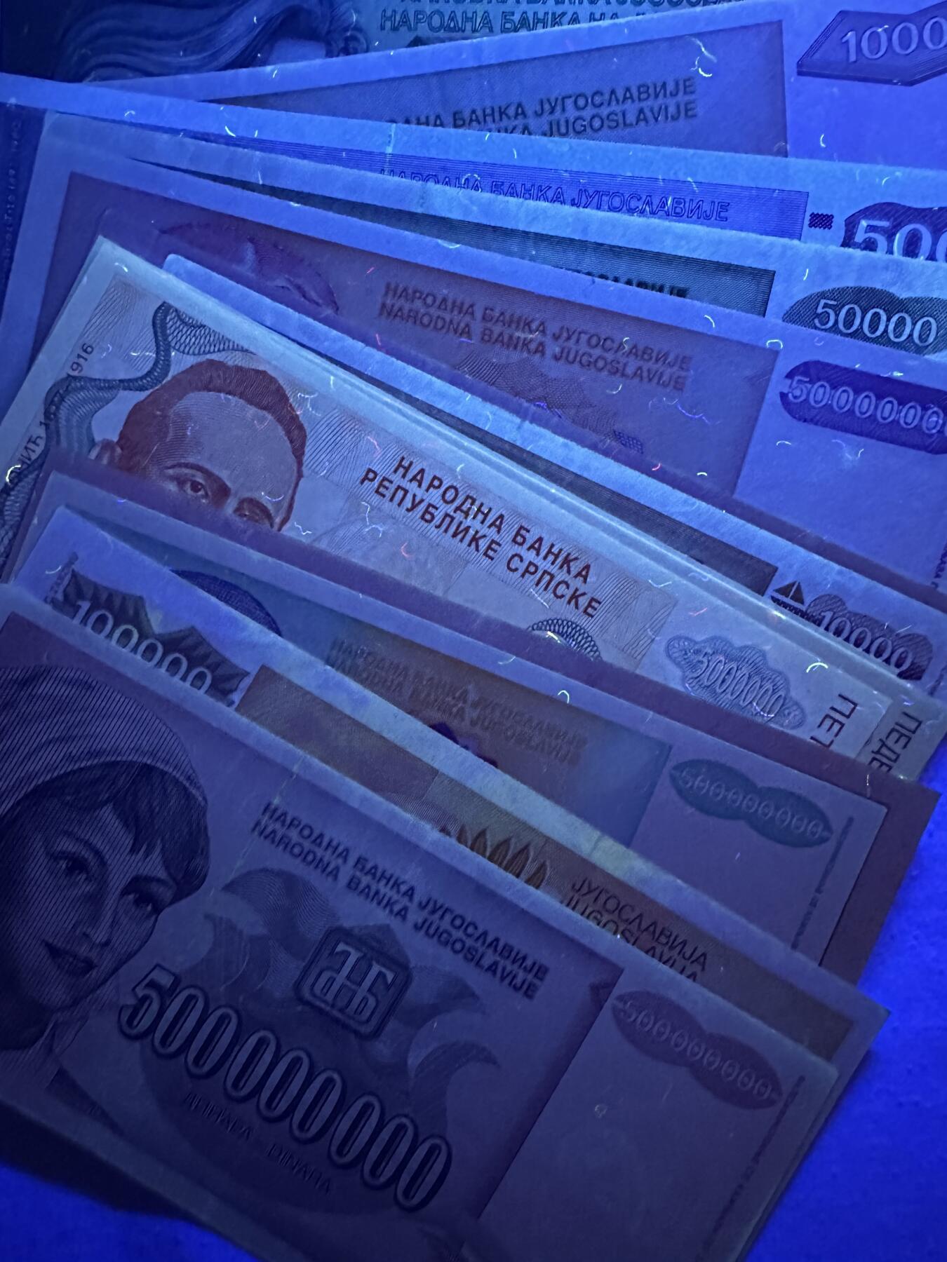 《外钞收藏家》第三百八十九期 南斯拉夫15张一起 有新有旧 品相如图