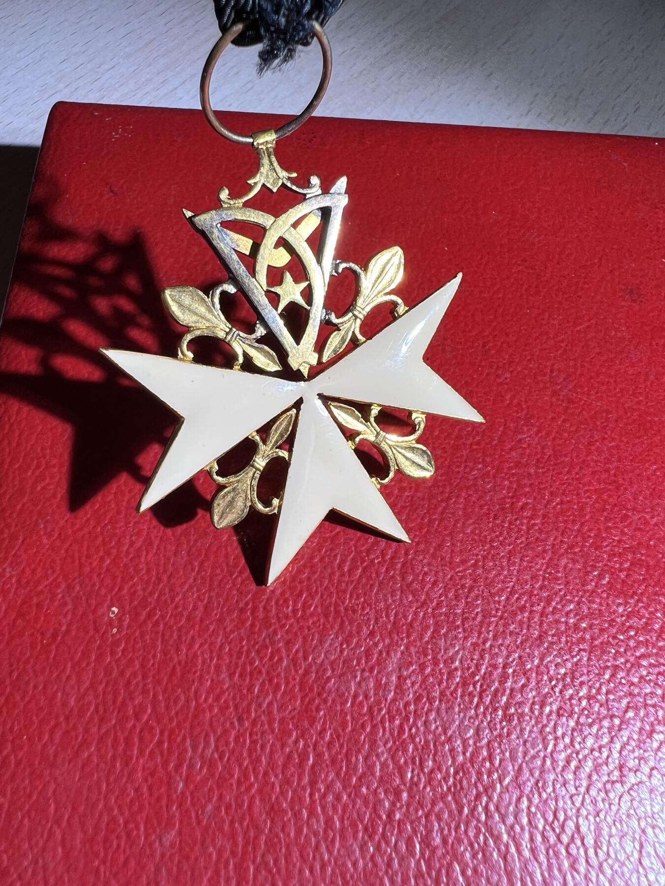 大猫徽章拍卖 第250期 马耳他圣约翰骑士团骑士级勋章原盒略全套