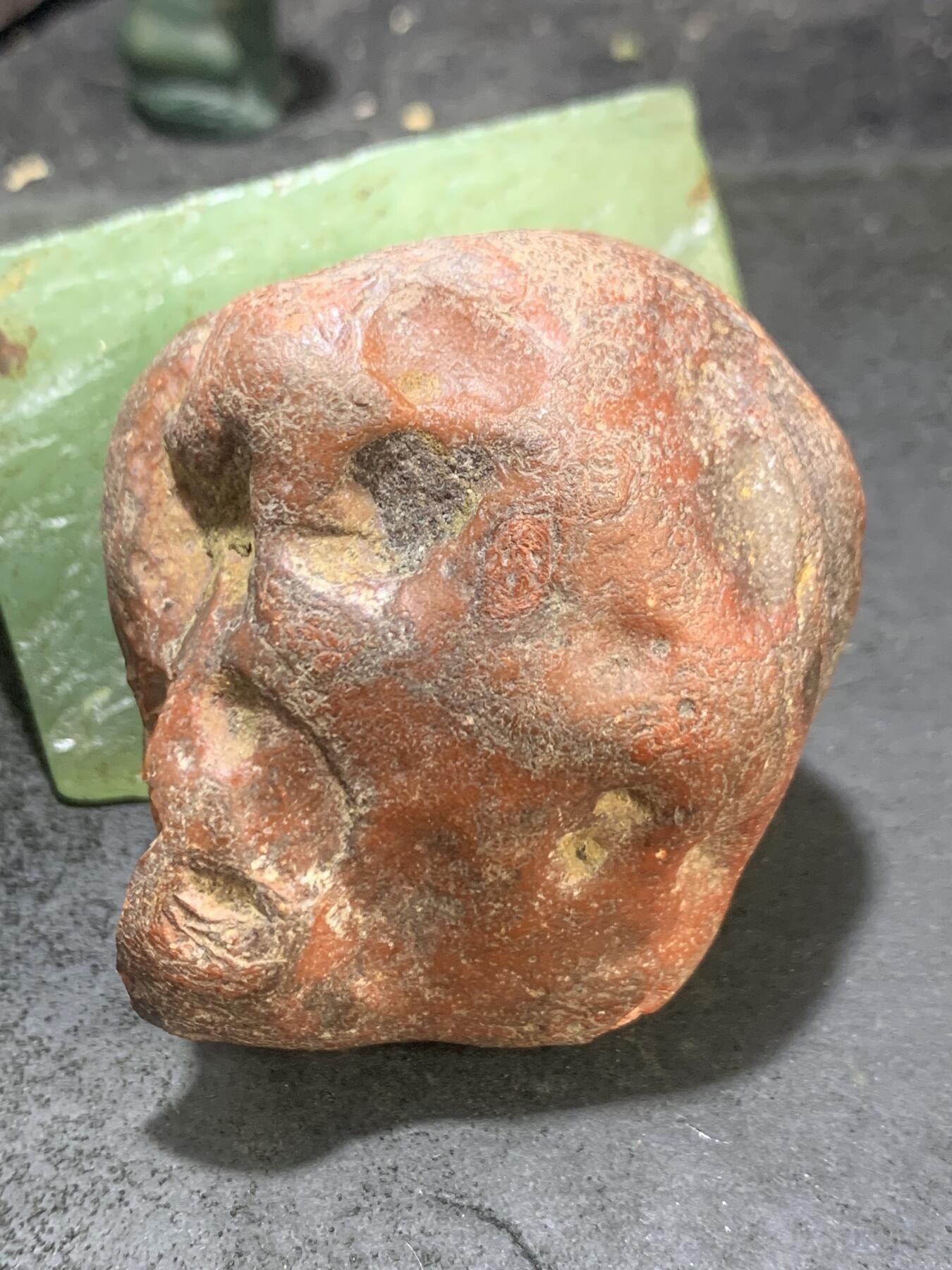 精美红皮冰飘心开口料南红玛瑙原石一颗，，