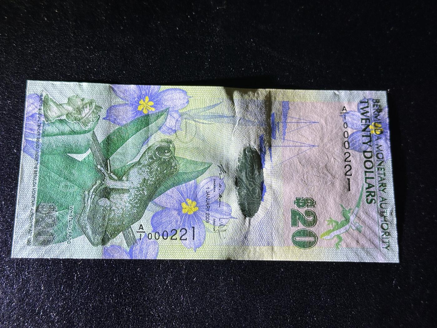 《外钞收藏家》第三百八十八期 百慕大20 靓号百位号221 全新UNC