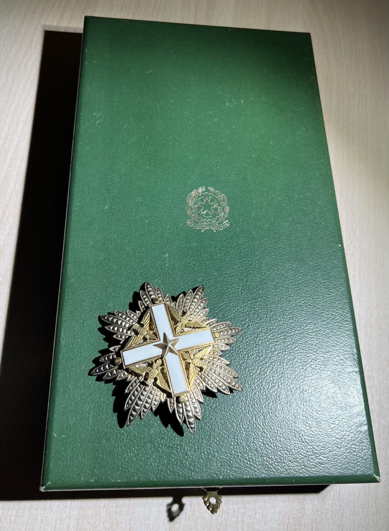 大猫徽章拍卖 第250期 意大利大十字级功勋勋章原盒略全套