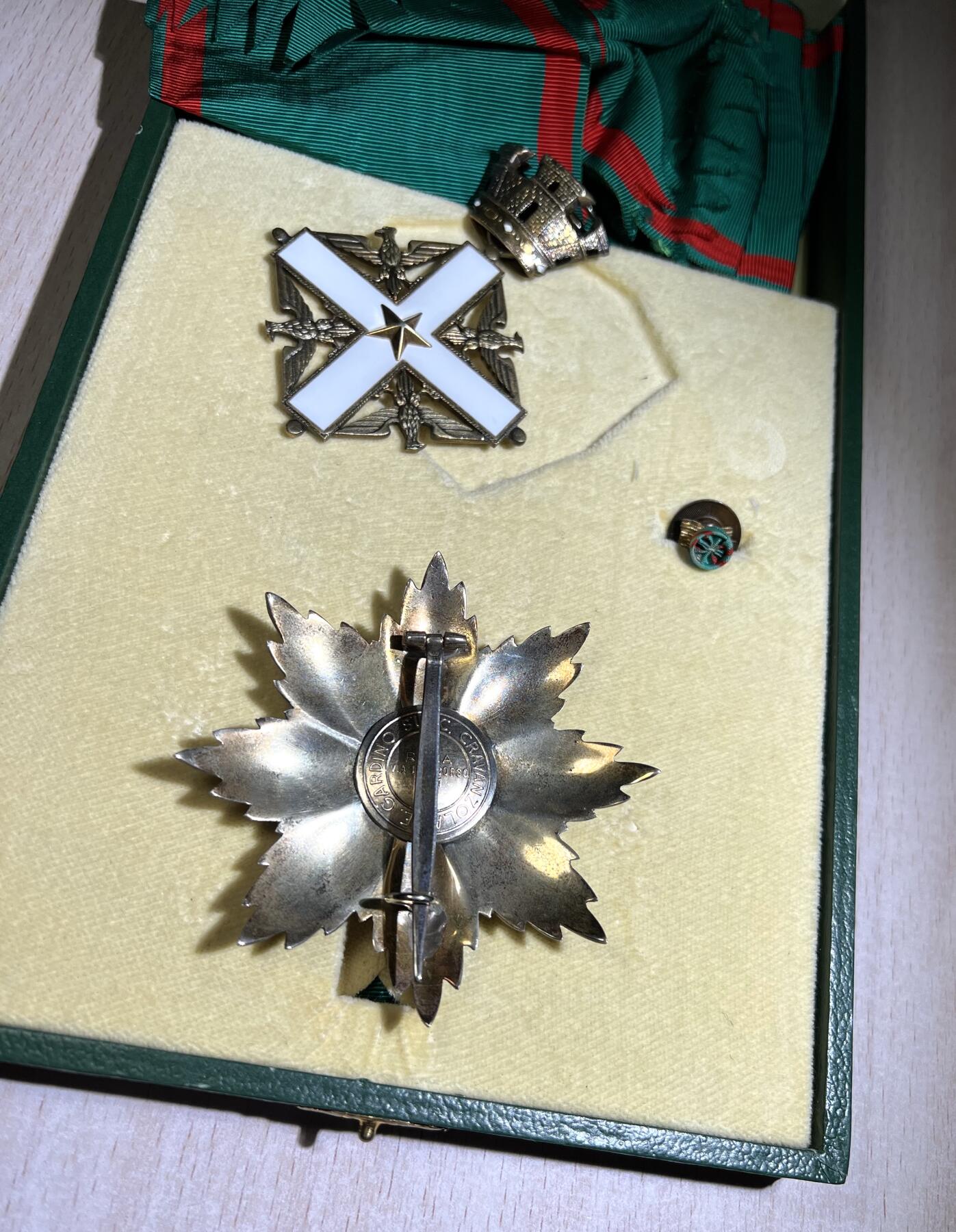 大猫徽章拍卖 第250期 意大利大十字级功勋勋章原盒略全套