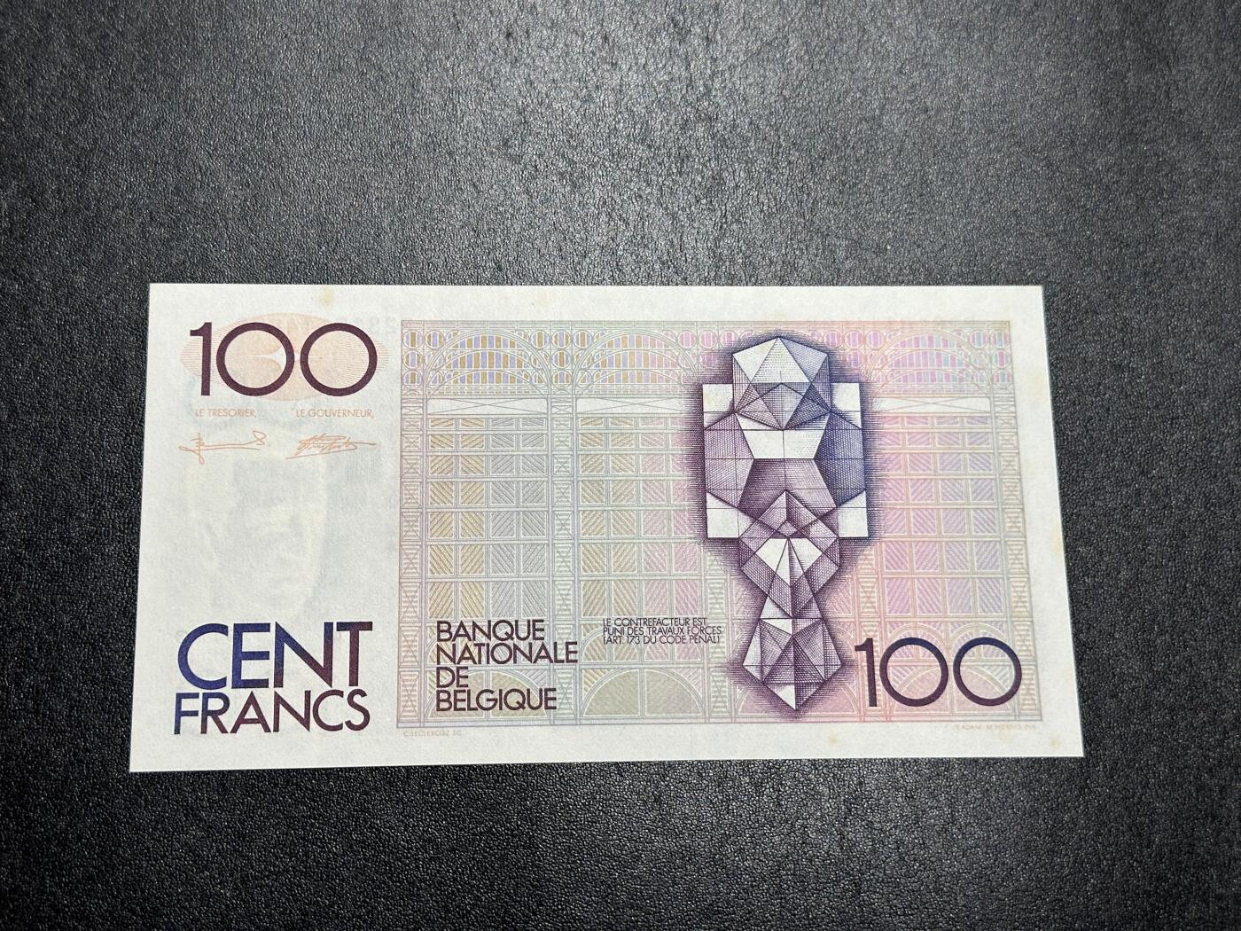 《外钞收藏家》第三百八十八期 比利时倒二版100法郎 全新 有潮