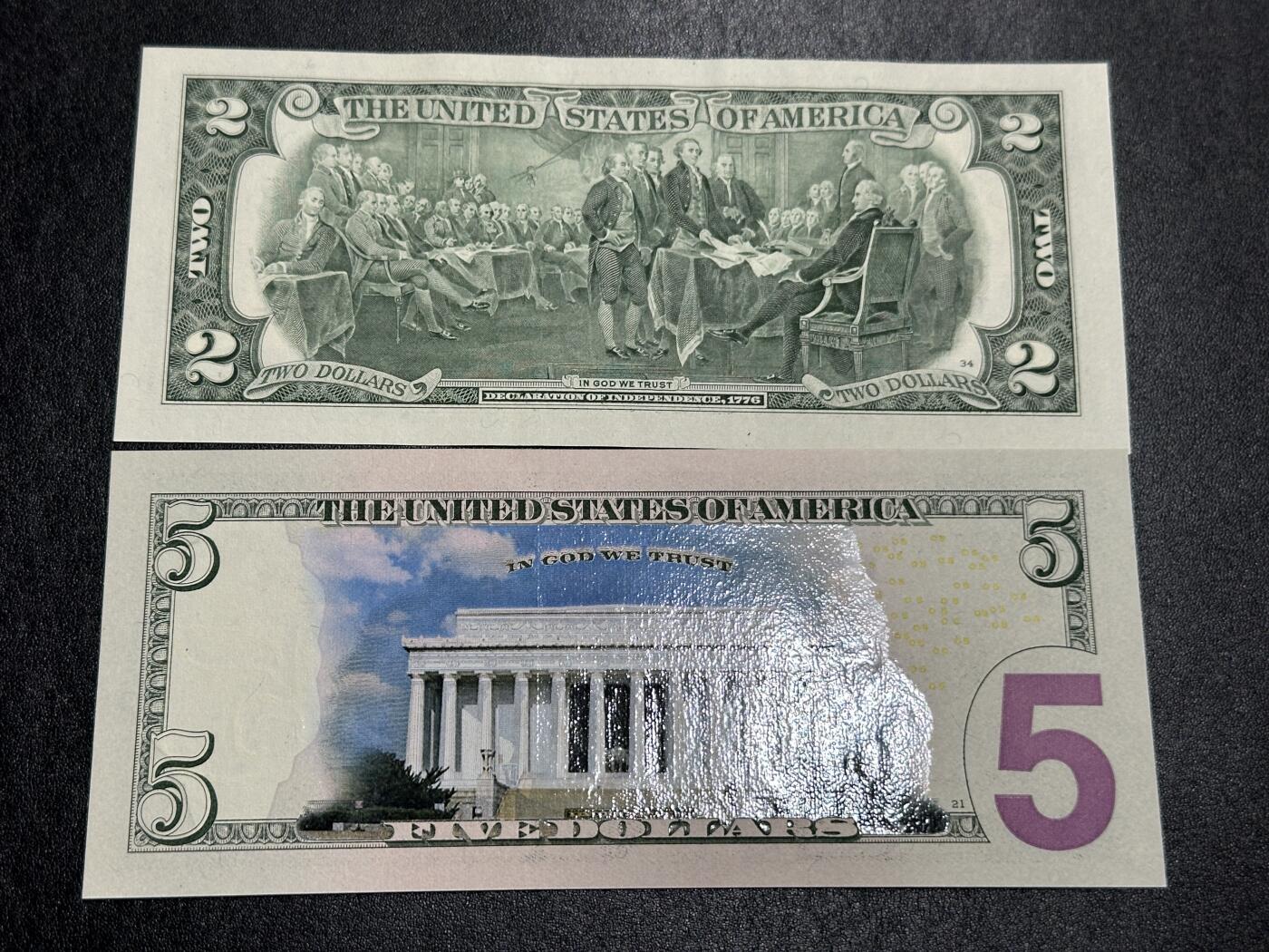《外钞收藏家》第三百八十八期 美国2和5美元 彩色加印 全新