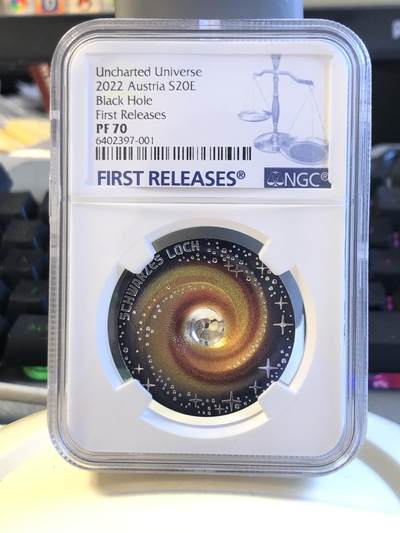 【海寕潮】拍卖第118期 - 【海寧潮】奥地利2022年黑洞曲面彩色精制纪念银币NGC-PF70首原盒证书，编号08800, 925银，首期70分是这个过系列三枚中最少的