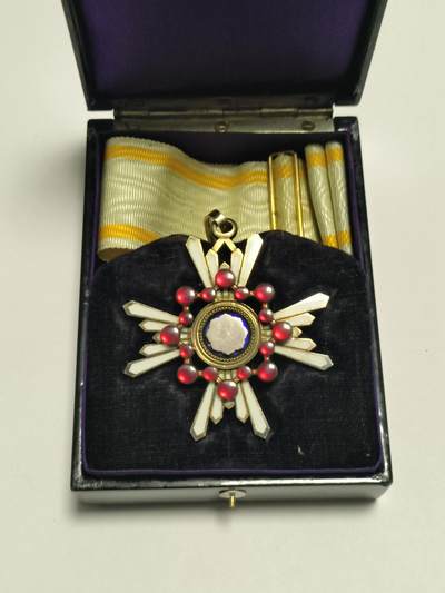 第七次小拍卖 - 勋三等瑞宝章 战时 珐琅好品