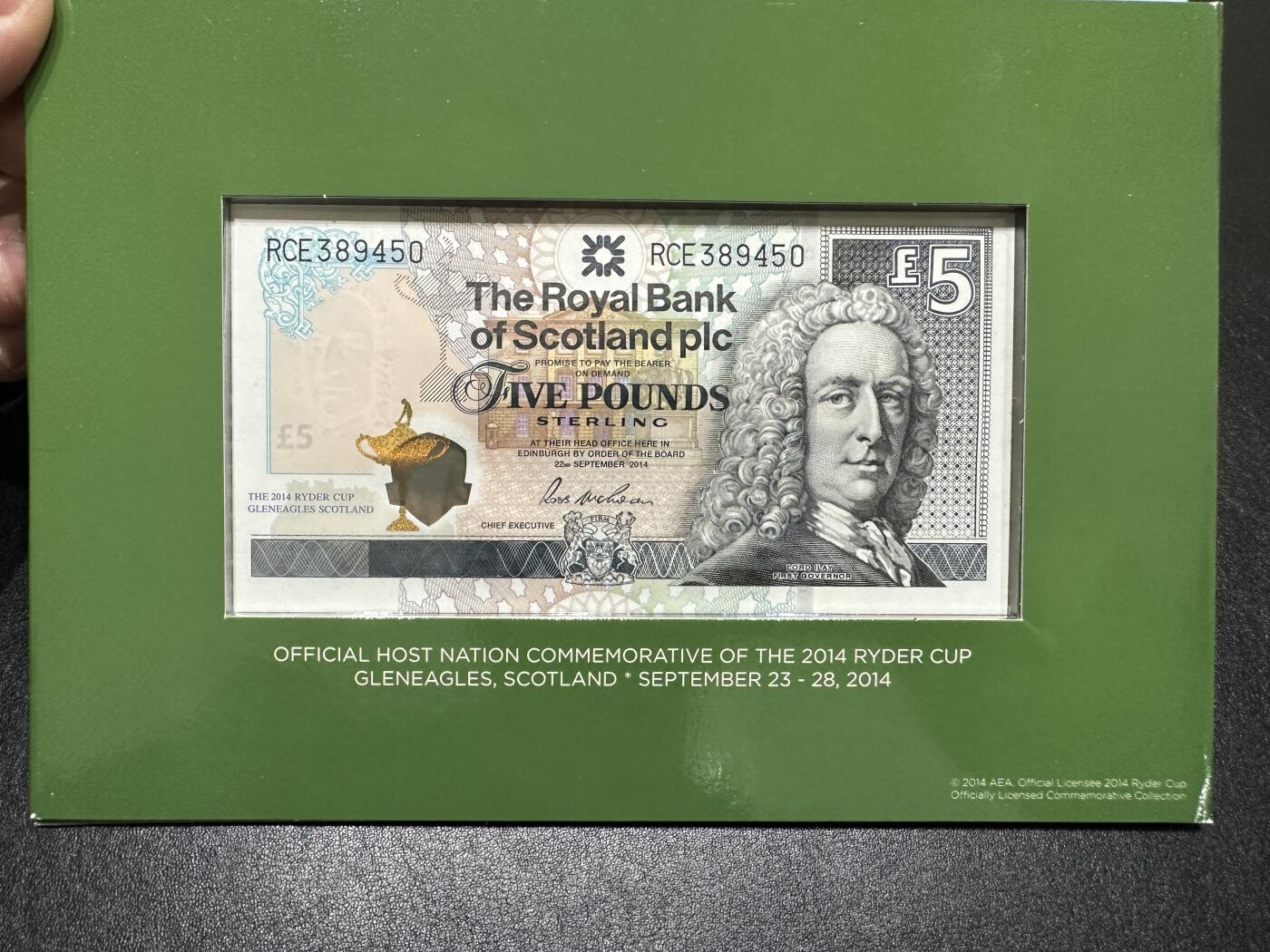 《外钞收藏家》第三百八十八期 2014年苏格兰皇家银行5镑 原装册子 纪念钞