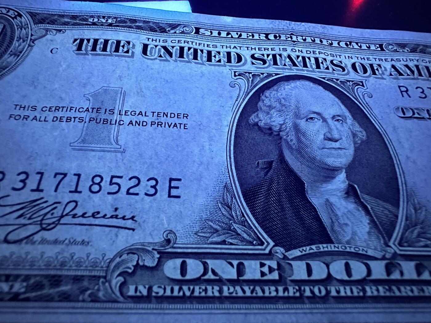 《外钞收藏家》第三百八十八期 1935年美国蓝库印1美元 UNC- 轻微潮