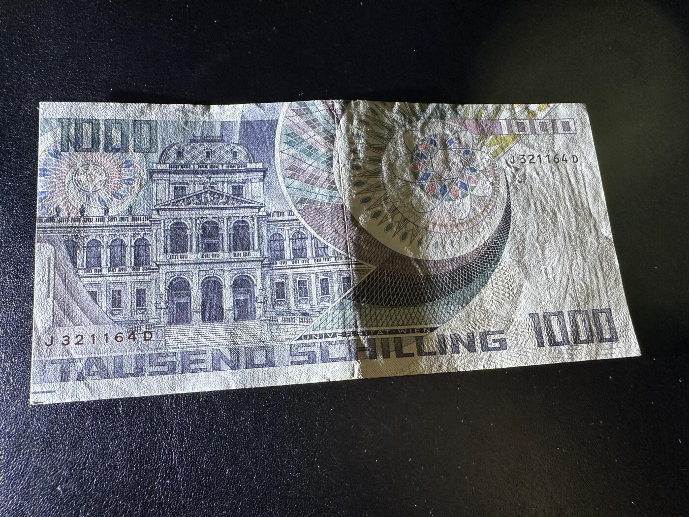 《外钞收藏家》第三百八十八期 1983年奥地利1000先令 非全新 薛定谔