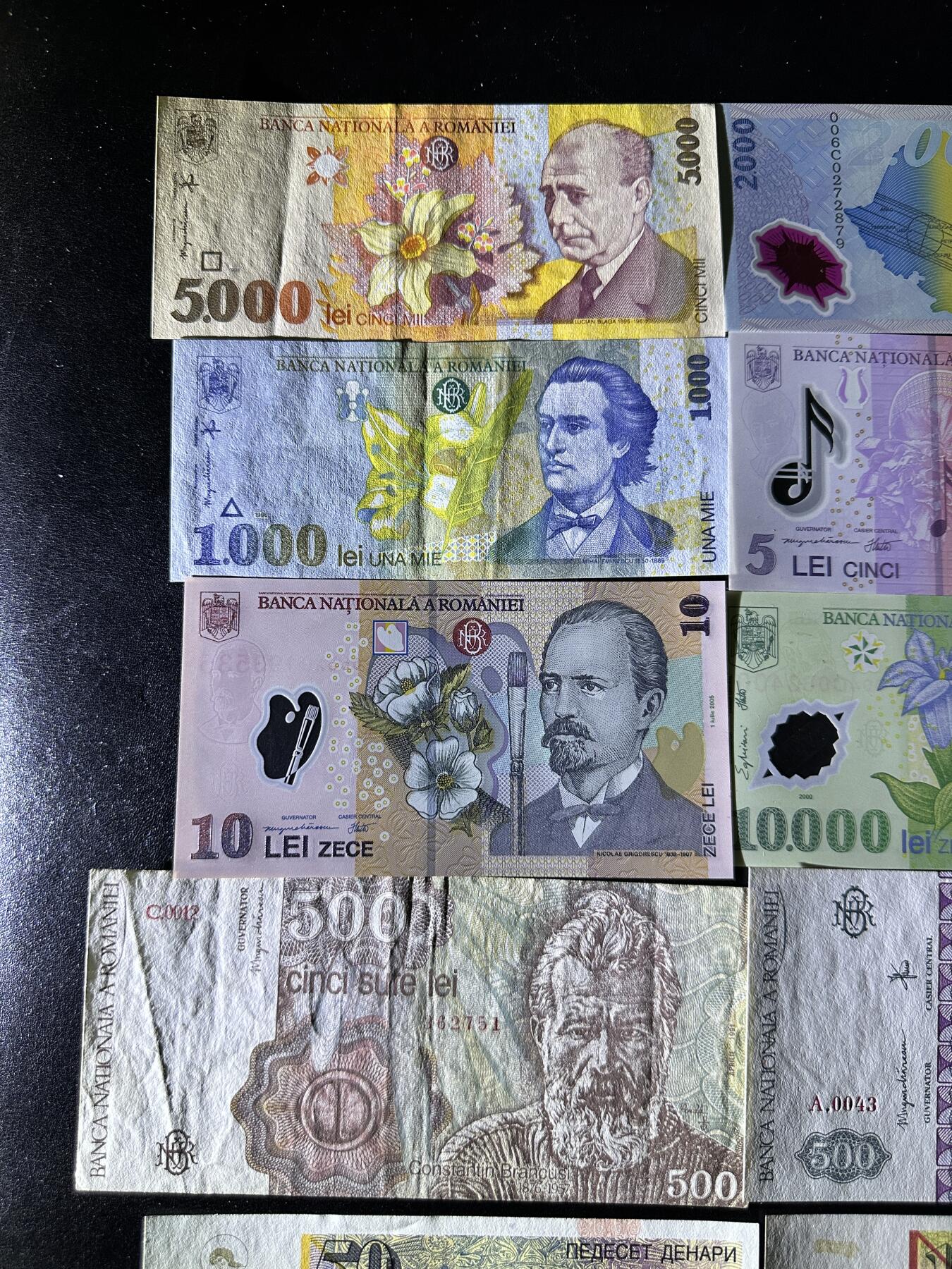 《外钞收藏家》第三百八十九期 精美19张纸币 一起 有新有旧