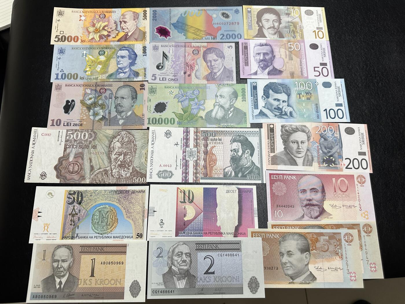 《外钞收藏家》第三百八十九期 精美19张纸币 一起 有新有旧