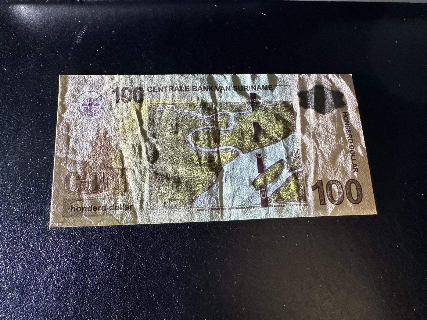《外钞收藏家》第三百八十九期 2010年苏里南100 非全新