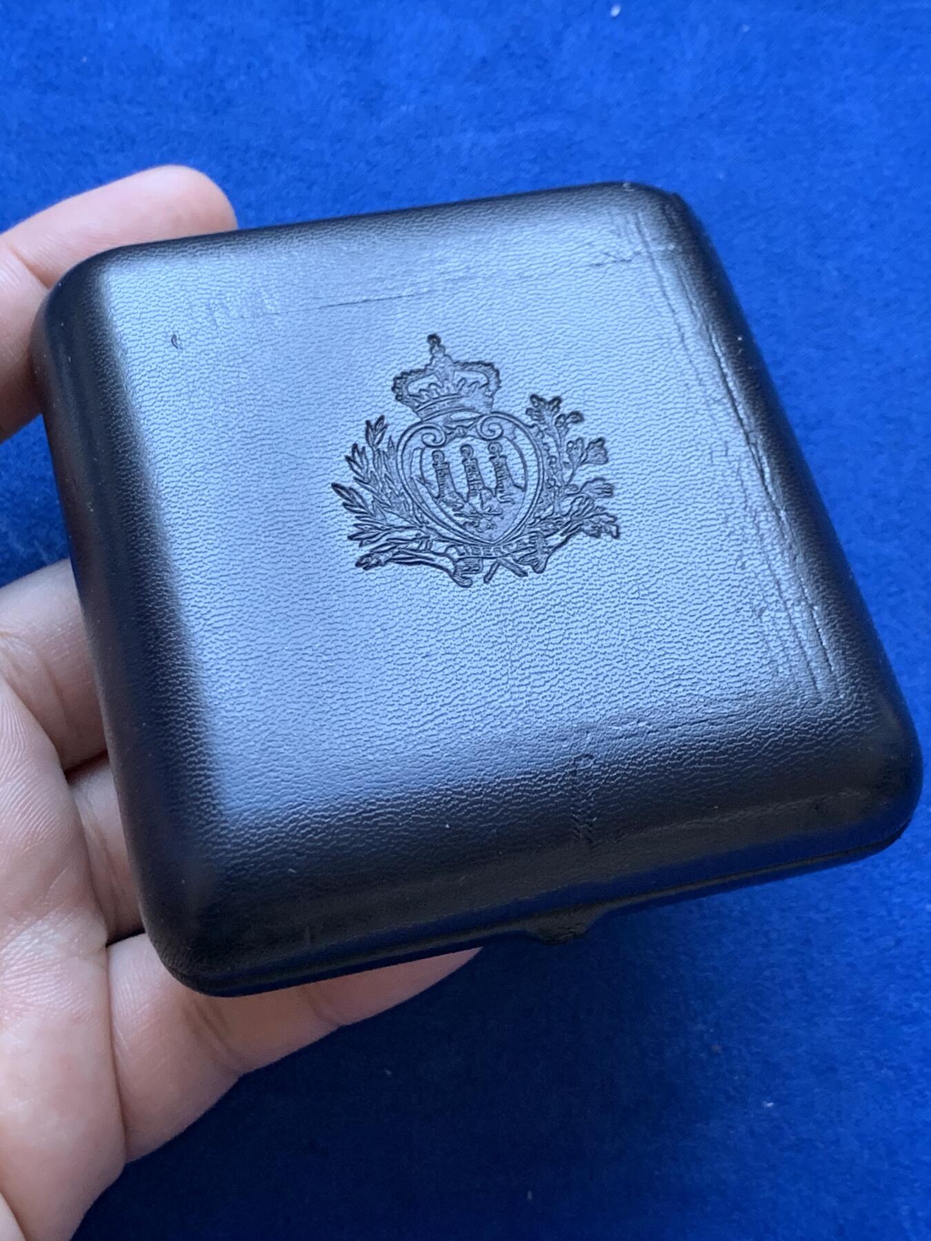 《竞宝斋》第287场-周六， 周日，周一 3场连拍 （全场包邮） 圣马力诺2005年穿制服的民兵10欧元银币 带盒