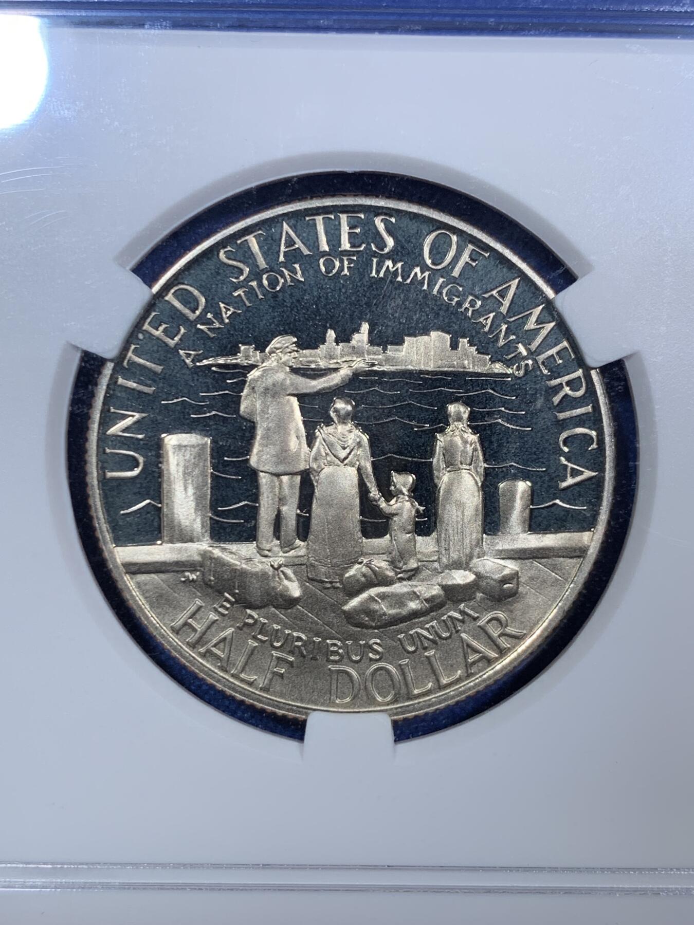 《竞宝斋》第287场-周六， 周日，周一 3场连拍 （全场包邮） 两枚一组 ACG PF67/68 美国1986年自由女神像百年组合 大的为银币  均为精制币