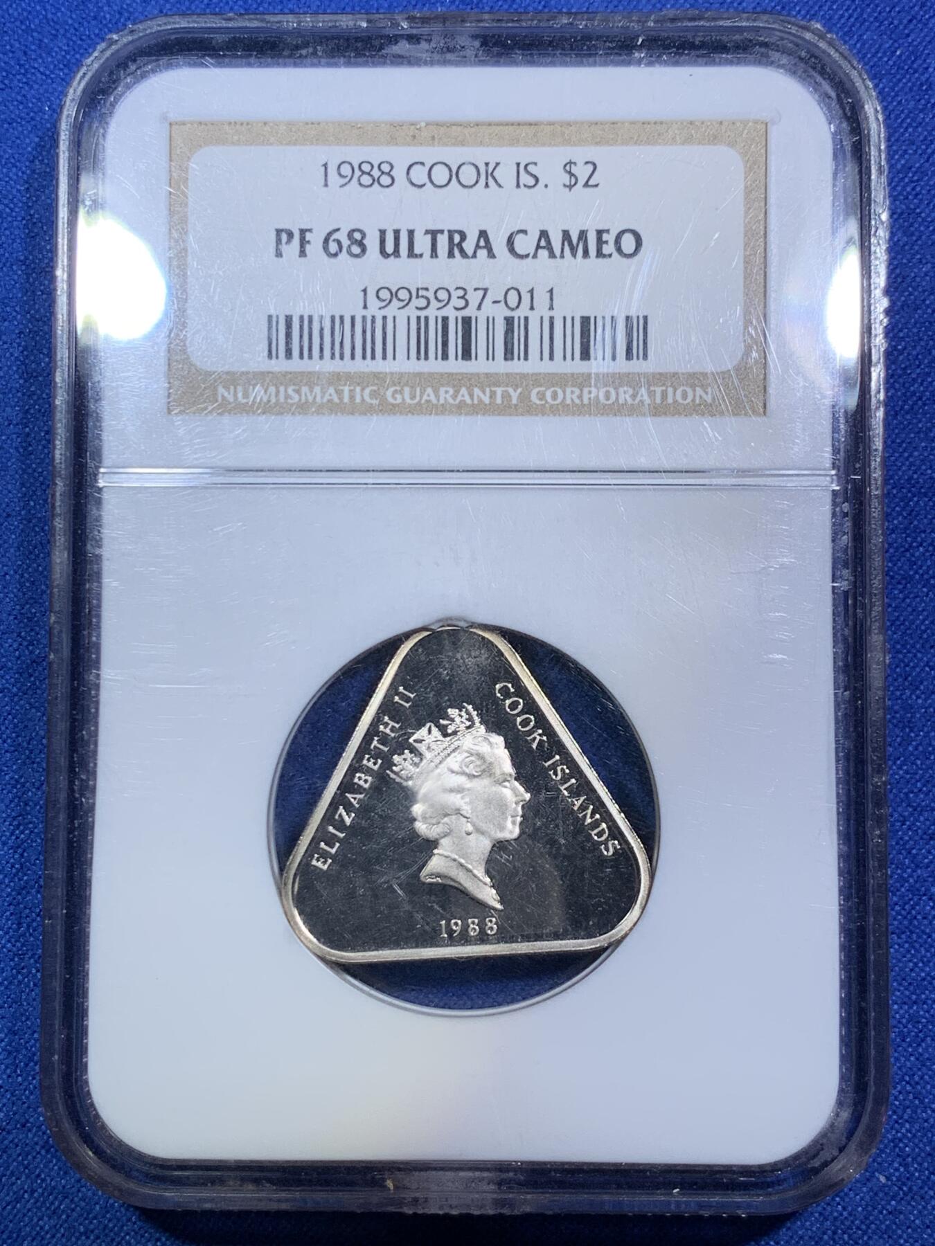 《竞宝斋》第287场-周六， 周日，周一 3场连拍 （全场包邮） NGC PF68UC 1988年库克群岛$2精制铜镍币 超高分 NGC老盒 人气三角币