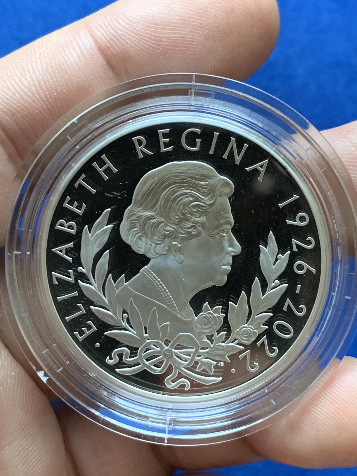 《竞宝斋》第287场-周六， 周日，周一 3场连拍 （全场包邮） 英国2022年发行查尔斯三世头像&女王逝世2英镑精制币 1盎司 盒证齐全 首枚母子双王头像共存纪念 查尔斯三世首枚法定银币