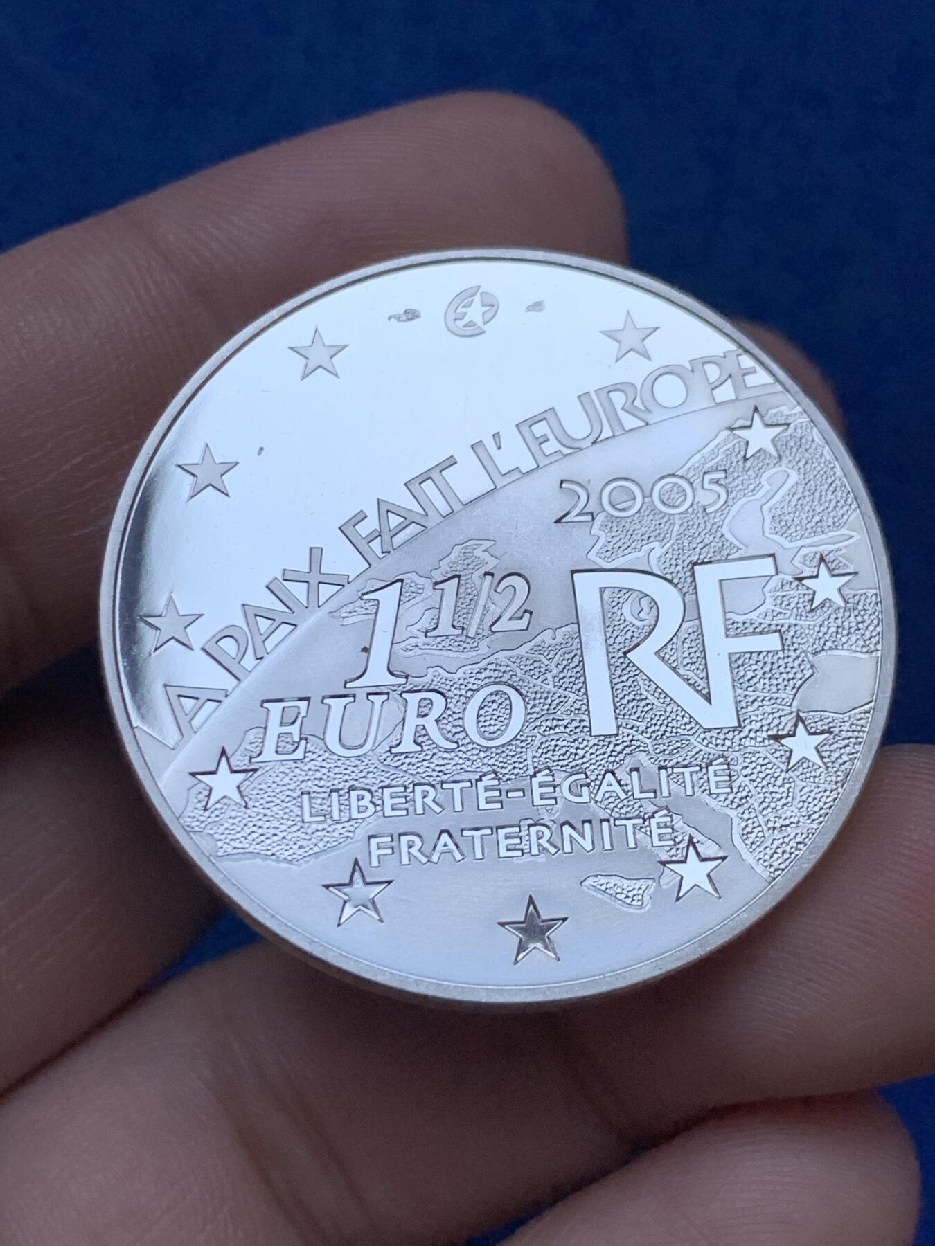 《竞宝斋》第287场-周六， 周日，周一 3场连拍 （全场包邮） 法国2005年60年和平和自由欧洲之星系列银币1.5欧元