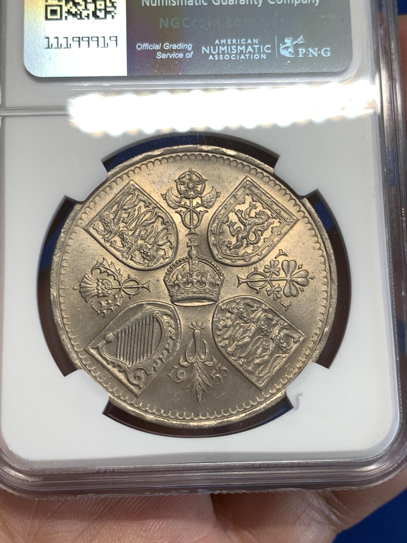 《竞宝斋》第287场-周六， 周日，周一 3场连拍 （全场包邮） NGC MS63 英国1953年伊丽莎白二世登基纪念克朗 背面有类镜面感 这个品种少见