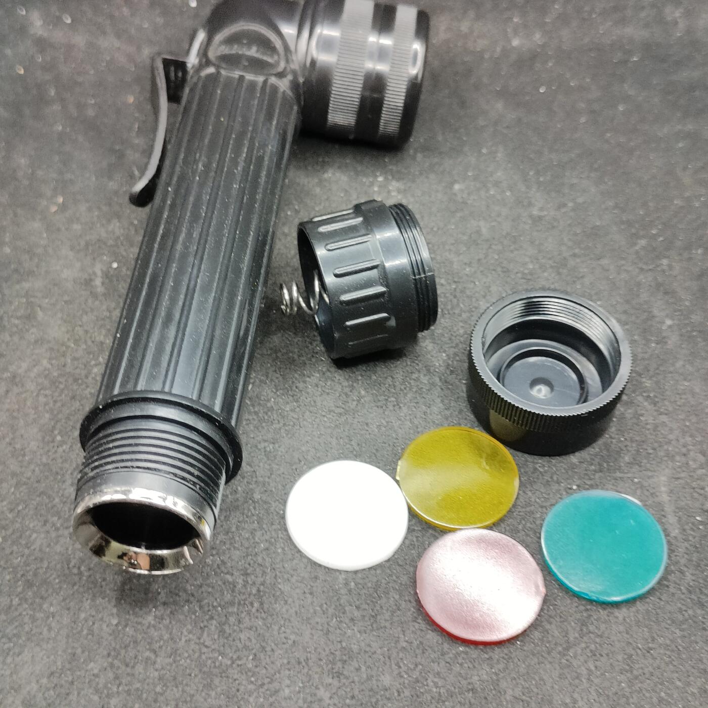 全场0元起拍 第172期 咸鱼国勋章拍卖专场 7月10日（周三）下午6：00开始 韩军手电筒，外表无损，内部线路有问题无法点亮