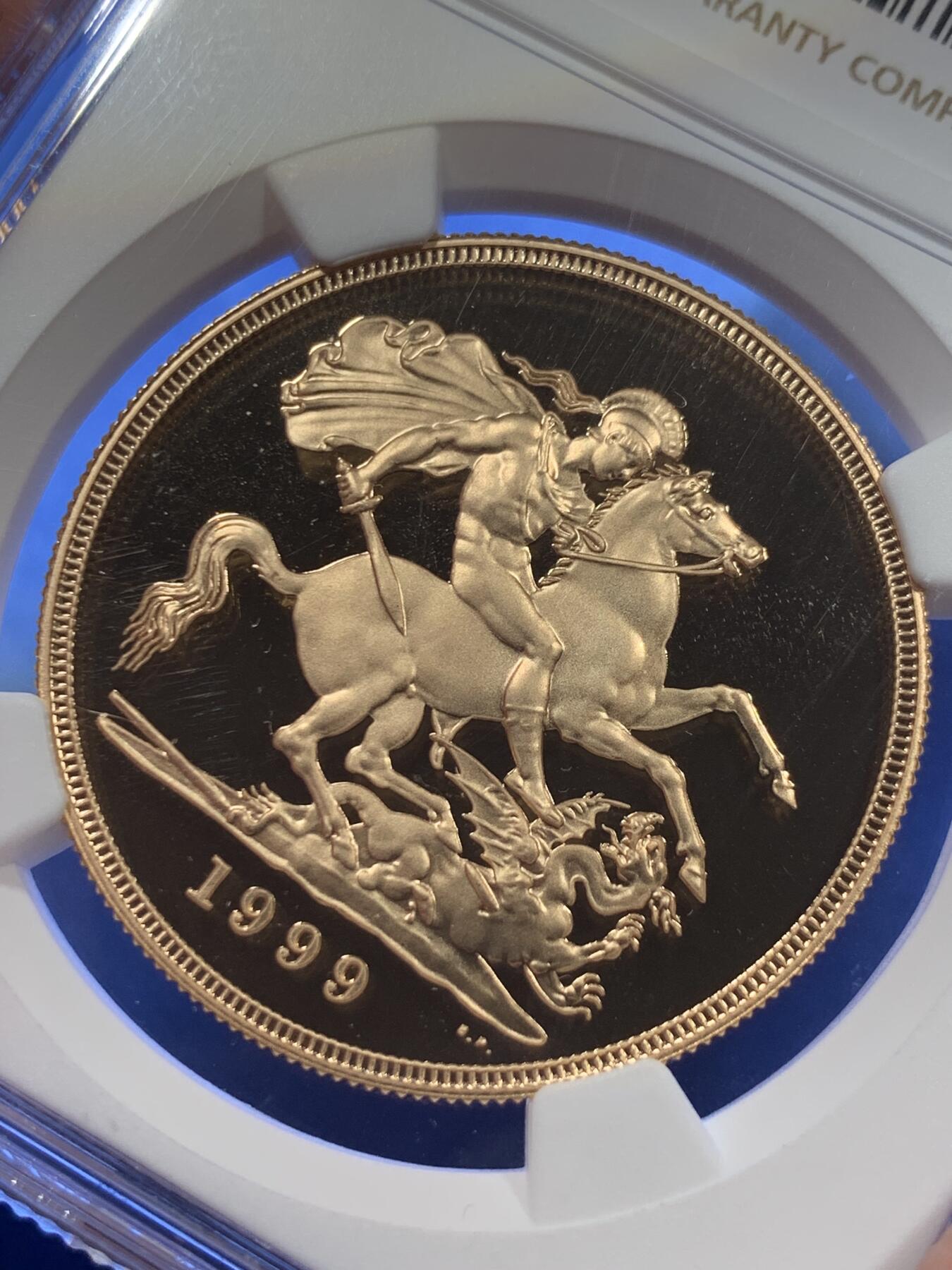 《竞宝斋》第287场-周六， 周日，周一 3场连拍 （全场包邮） NGC PF70UC 英国 1999年 5Sov 英镑 马剑金币 少见满分 39.94克 大金币 近几年上拍越来越少 大部分都在藏家手里 仅铸造991枚 2021 2003年满分成交记录3600美金