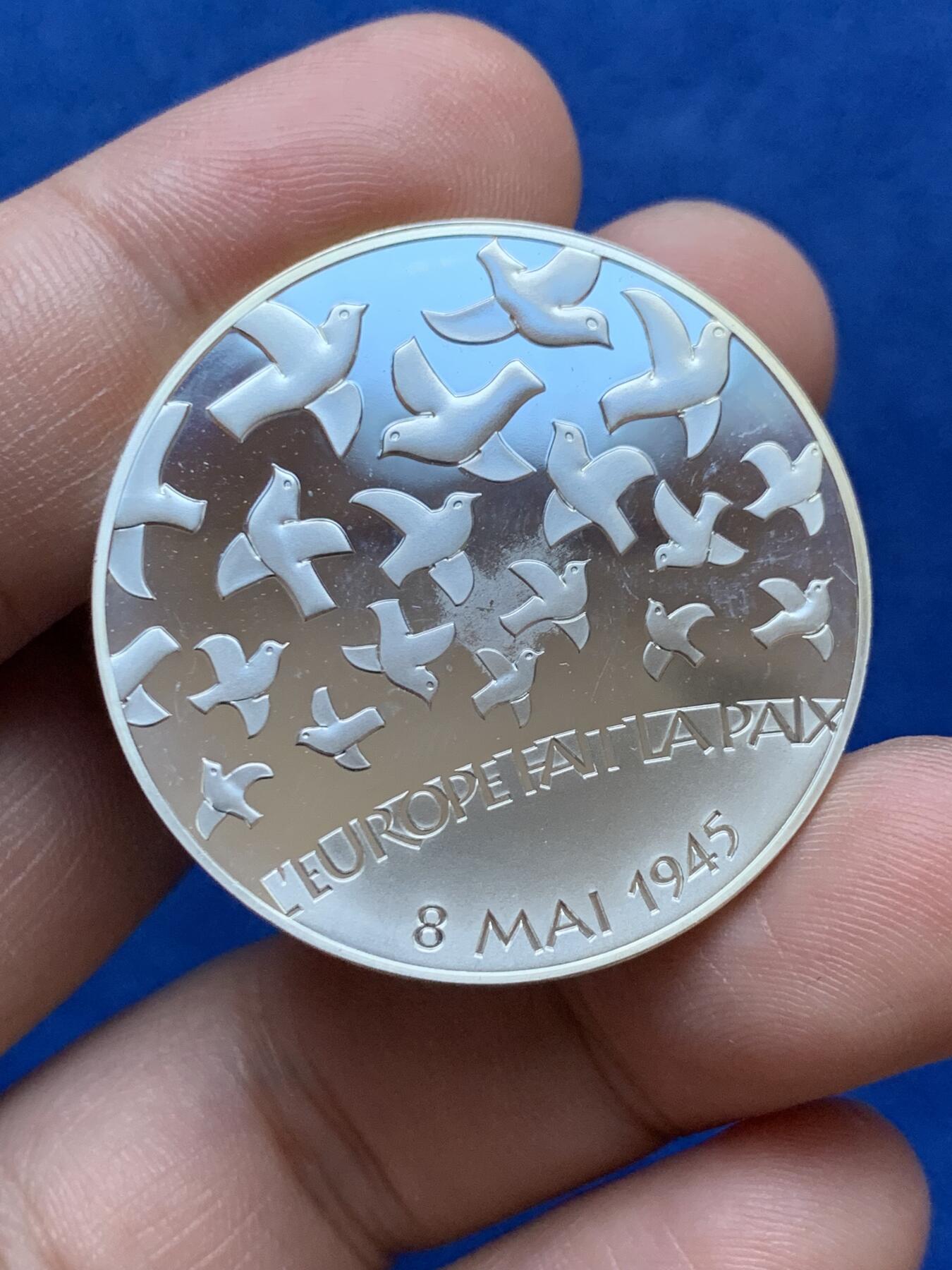 《竞宝斋》第287场-周六， 周日，周一 3场连拍 （全场包邮） 法国2005年60年和平和自由欧洲之星系列银币1.5欧元