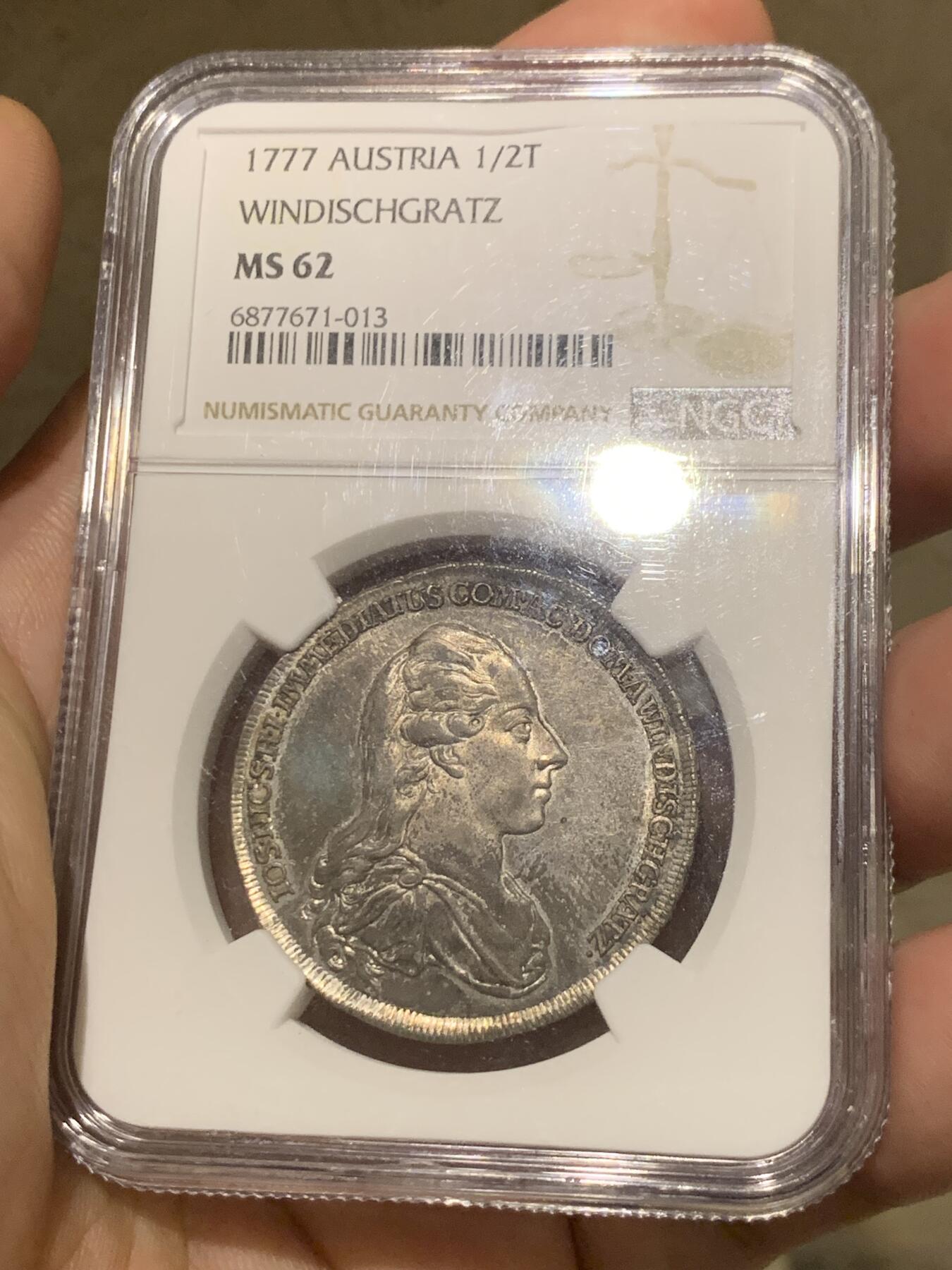 《竞宝斋》第287场-周六， 周日，周一 3场连拍 （全场包邮） NGC MS62 神圣罗马帝国1777温迪施格雷茨家族1/2泰勒 很稀少的奥地利小邦国 用于炫耀铸币权，并不用于流通。该邦最后的伯爵，最大面值就是1/2，未发行1泰勒主币。22年61分的拍了13500人民币。