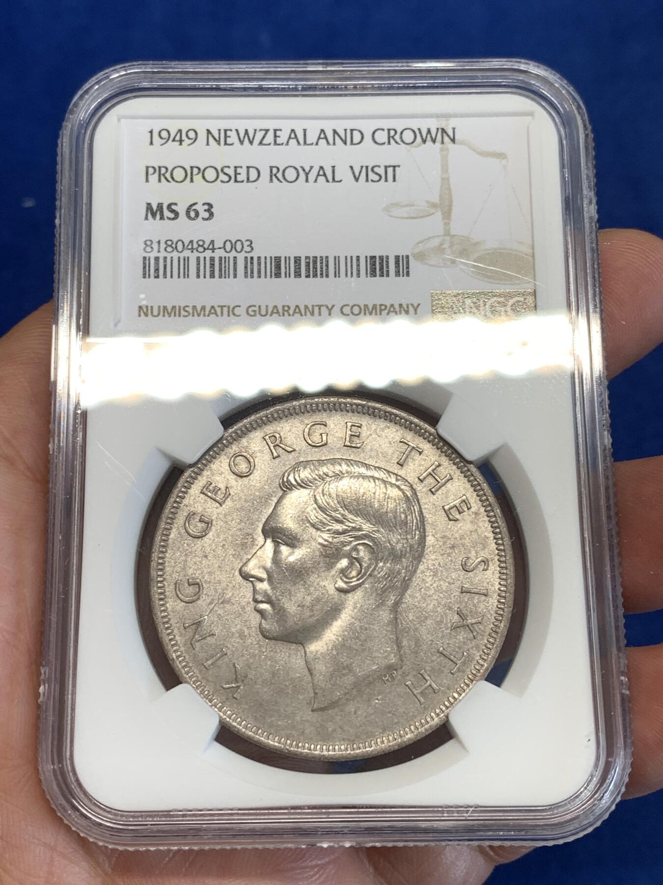 《竞宝斋》第287场-周六， 周日，周一 3场连拍 （全场包邮） NGC MS63 新西兰1949皇家访问纪念1克朗银币 两面细节都很好 人头面的包浆自然而醇厚 树叶面细节分明