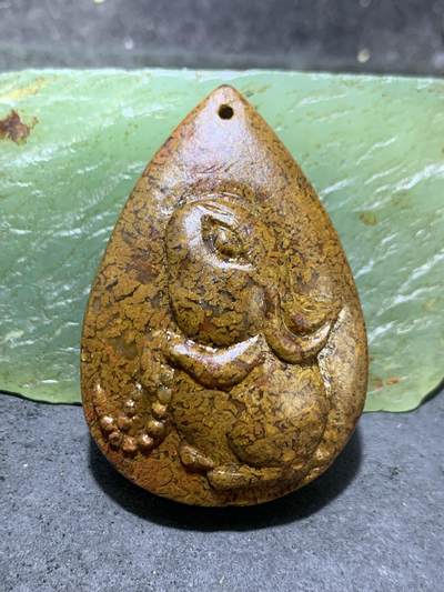 精美亚光满草花纹战国红玛瑙手工雕刻玉兔吊坠一个 - 精美亚光满草花纹战国红玛瑙手工雕刻玉兔吊坠一个