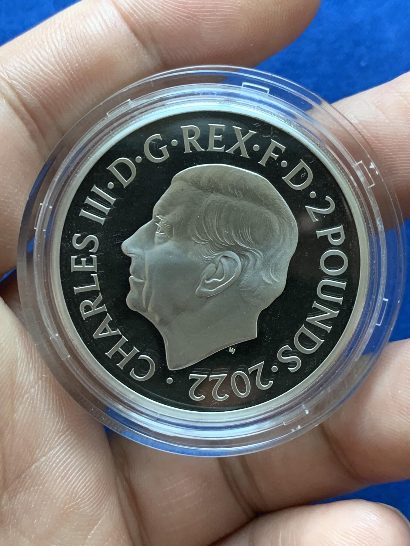 《竞宝斋》第287场-周六， 周日，周一 3场连拍 （全场包邮） 英国2022年发行查尔斯三世头像&女王逝世2英镑精制币 1盎司 盒证齐全 首枚母子双王头像共存纪念 查尔斯三世首枚法定银币