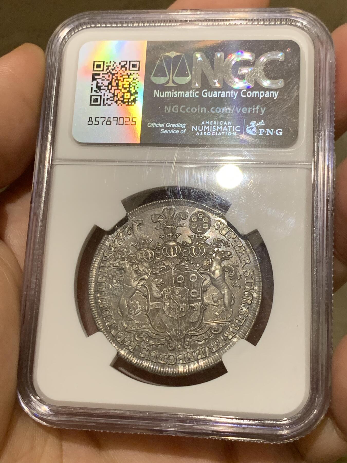 《竞宝斋》第287场-周六， 周日，周一 3场连拍 （全场包邮） NGC MS62 神圣罗马帝国1777温迪施格雷茨家族1/2泰勒 很稀少的奥地利小邦国 用于炫耀铸币权，并不用于流通。该邦最后的伯爵，最大面值就是1/2，未发行1泰勒主币。22年61分的拍了13500人民币。