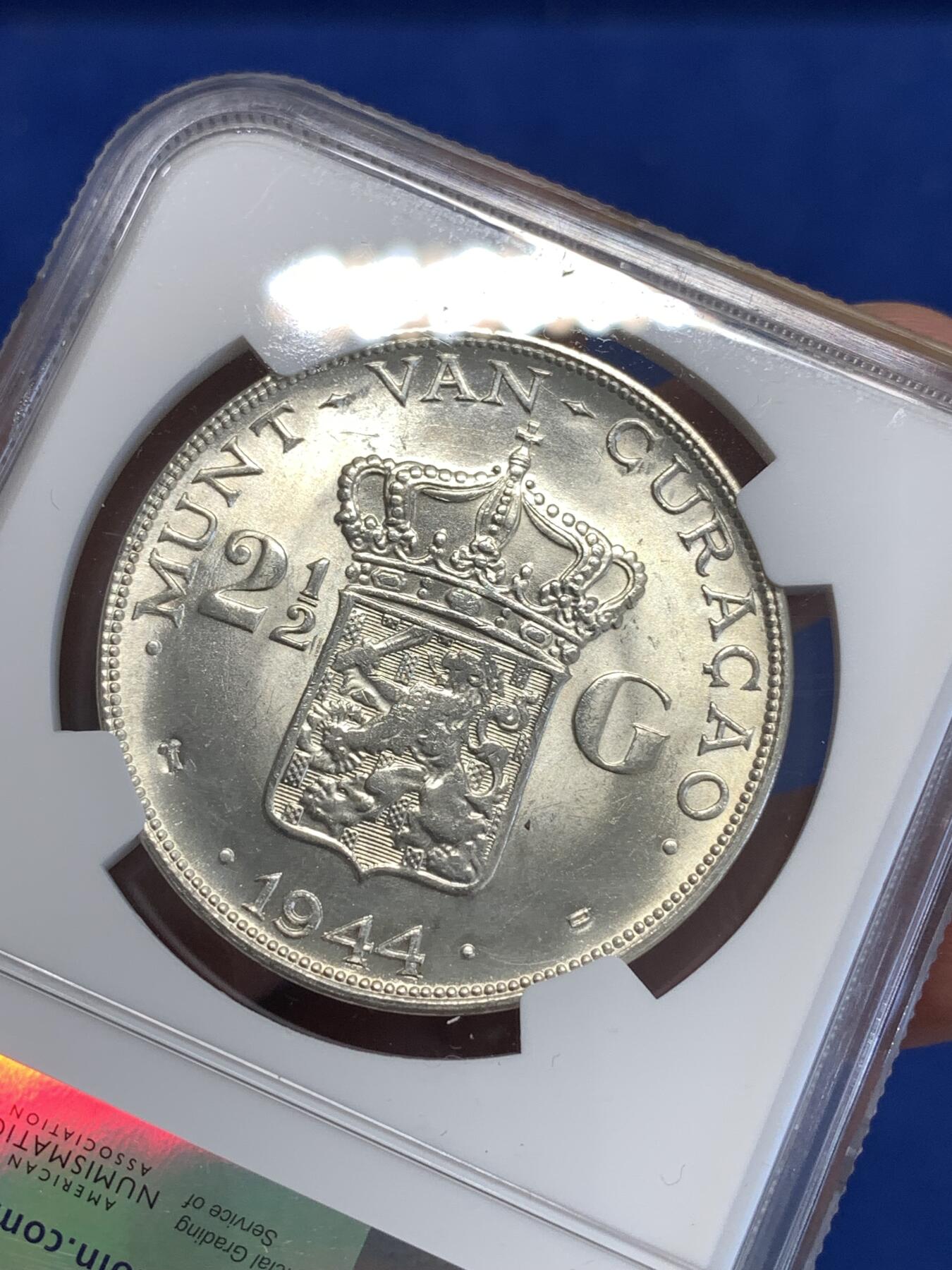 《竞宝斋》第287场-周六， 周日，周一 3场连拍 （全场包邮） NGC UNC 荷属库拉索1944年威廉明娜女王2.5盾大银币，严评没给分