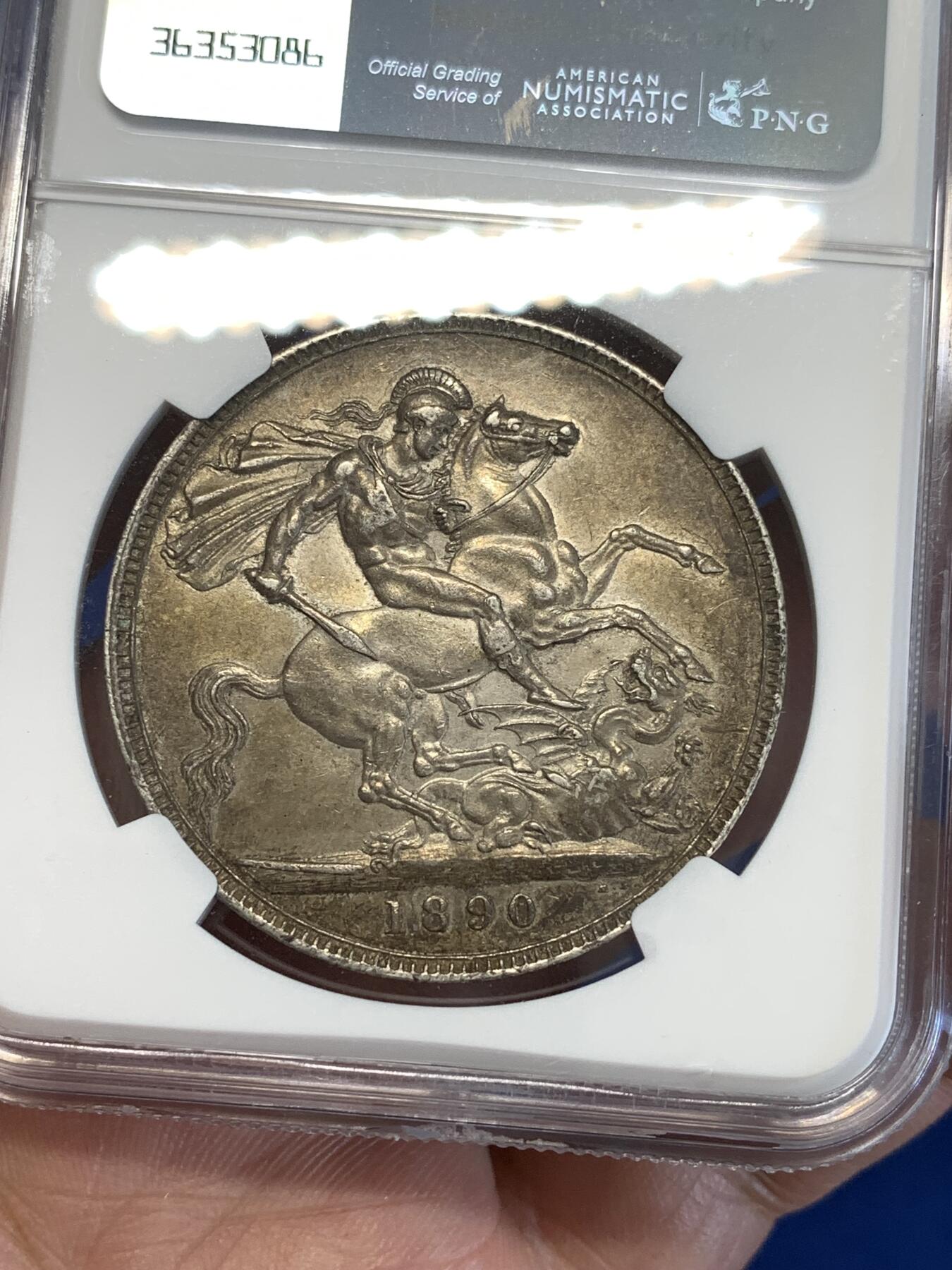 《竞宝斋》第287场-周六， 周日，周一 3场连拍 （全场包邮） NGC AU58 英国1890年维多利亚高冠马剑银币 黑灰色包浆 底板丝滑 味道非常不错 包浆币出分难得