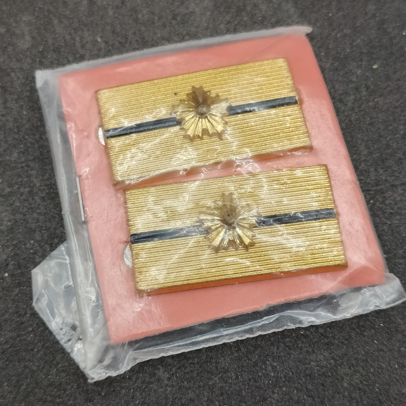 全场0元起拍 第172期 咸鱼国勋章拍卖专场 7月10日（周三）下午6：00开始 日本警察领章一对 警部补阶级