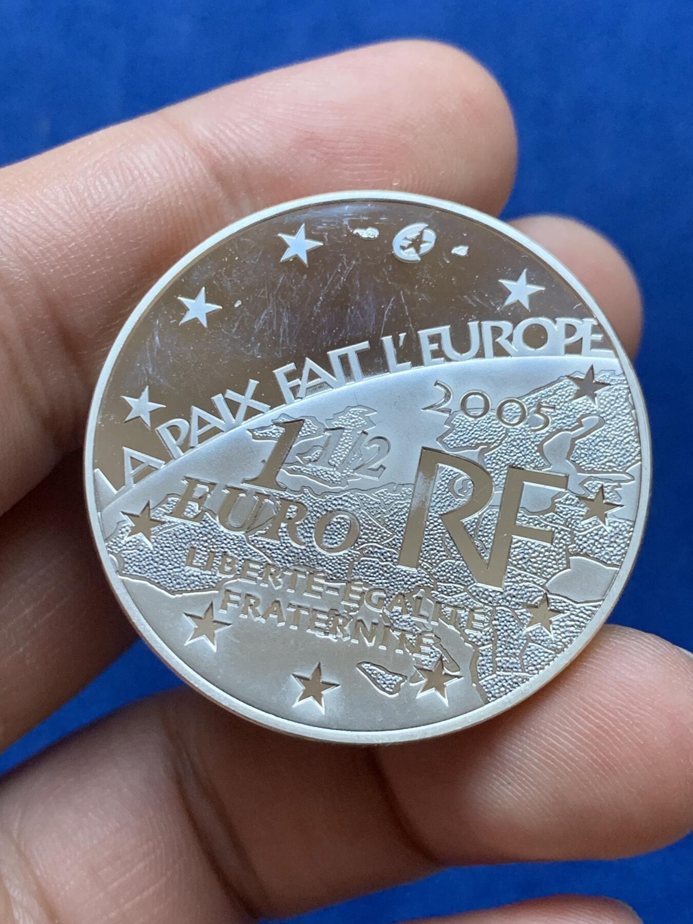 《竞宝斋》第287场-周六， 周日，周一 3场连拍 （全场包邮） 法国2005年60年和平和自由欧洲之星系列银币1.5欧元