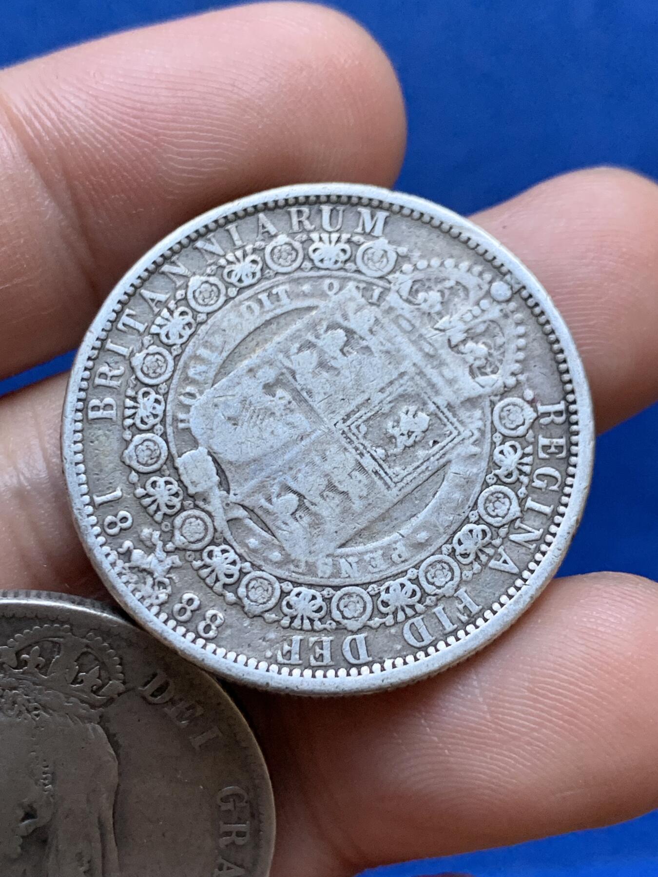 《竞宝斋》第287场-周六， 周日，周一 3场连拍 （全场包邮） 两枚一组 英国维多利亚女王半克朗银币 1890年+1888年