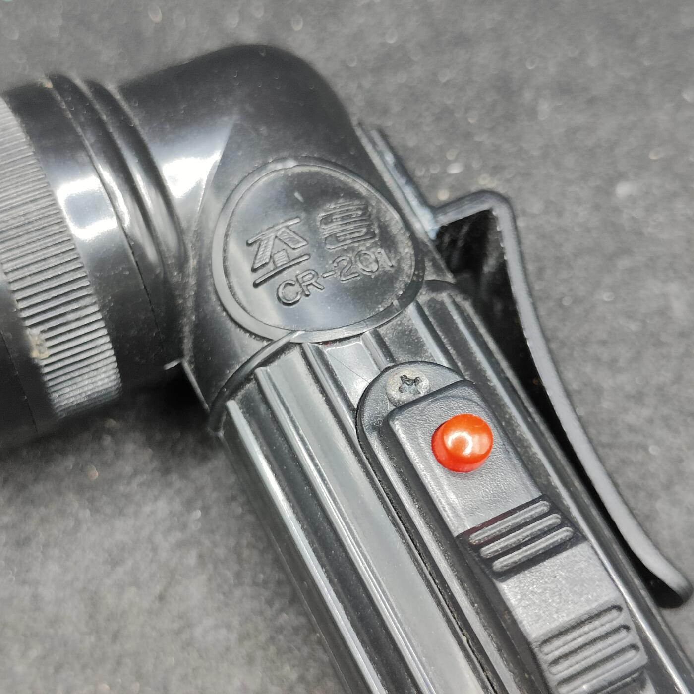 全场0元起拍 第172期 咸鱼国勋章拍卖专场 7月10日（周三）下午6：00开始 韩军手电筒，外表无损，内部线路有问题无法点亮