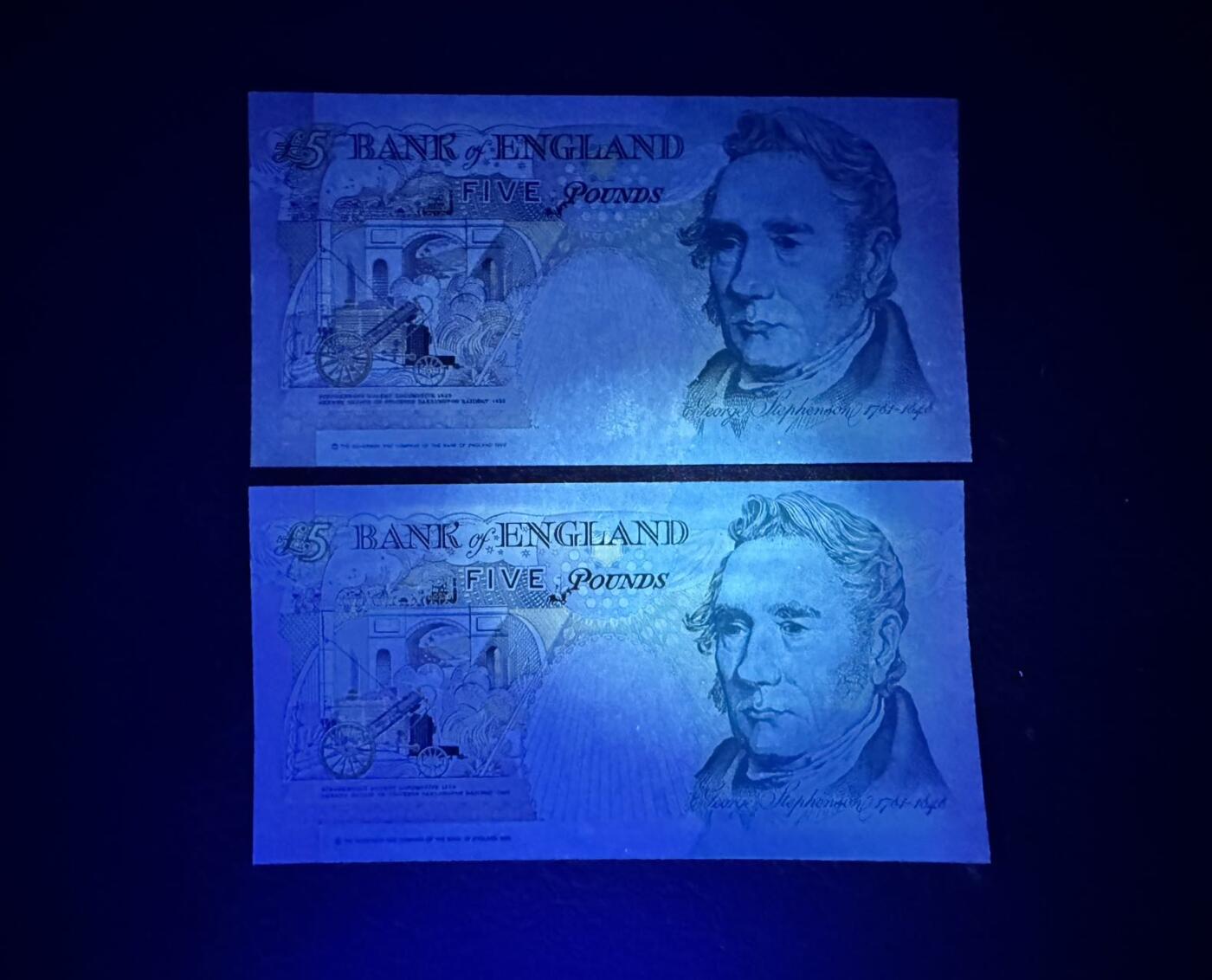 收藏联盟Quantum Auction 第359期拍卖  英国1990年5镑两张 品相UNC 皇冠版