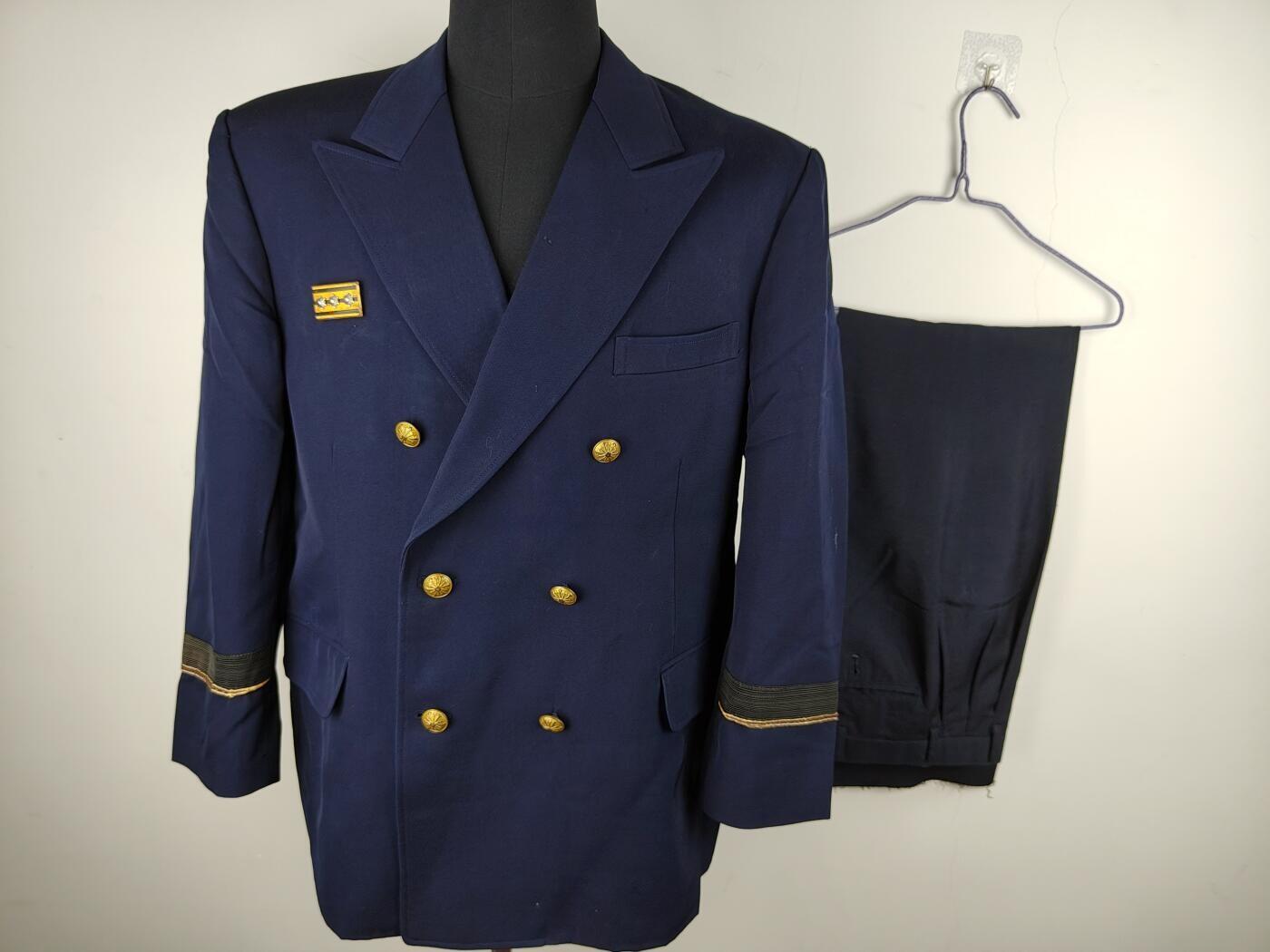 全场0元起拍 第172期 咸鱼国勋章拍卖专场 7月10日（周三）下午6：00开始 洋服店订制款 带刺绣人名 日本消防署制服一套 消防司令阶级 胸围112 肩宽48 衣长73 袖长56 腰围70 裤长103