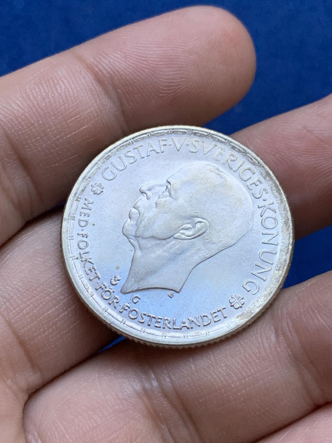 《竞宝斋》第287场-周六， 周日，周一 3场连拍 （全场包邮） 1945年瑞典古斯塔夫5世2克朗银币 MS品