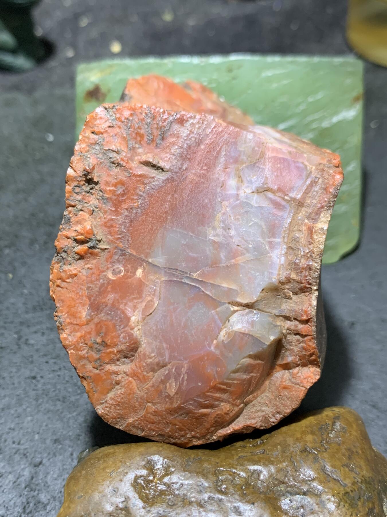 精美铁皮原皮冰飘红白大开口料南红玛瑙原石一颗，