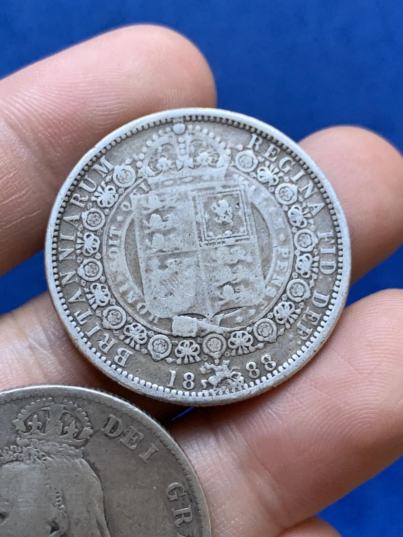 《竞宝斋》第287场-周六， 周日，周一 3场连拍 （全场包邮） 两枚一组 英国维多利亚女王半克朗银币 1890年+1888年