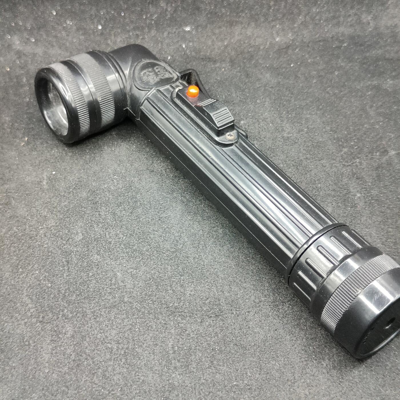 全场0元起拍 第172期 咸鱼国勋章拍卖专场 7月10日（周三）下午6：00开始 韩军手电筒，外表无损，内部线路有问题无法点亮