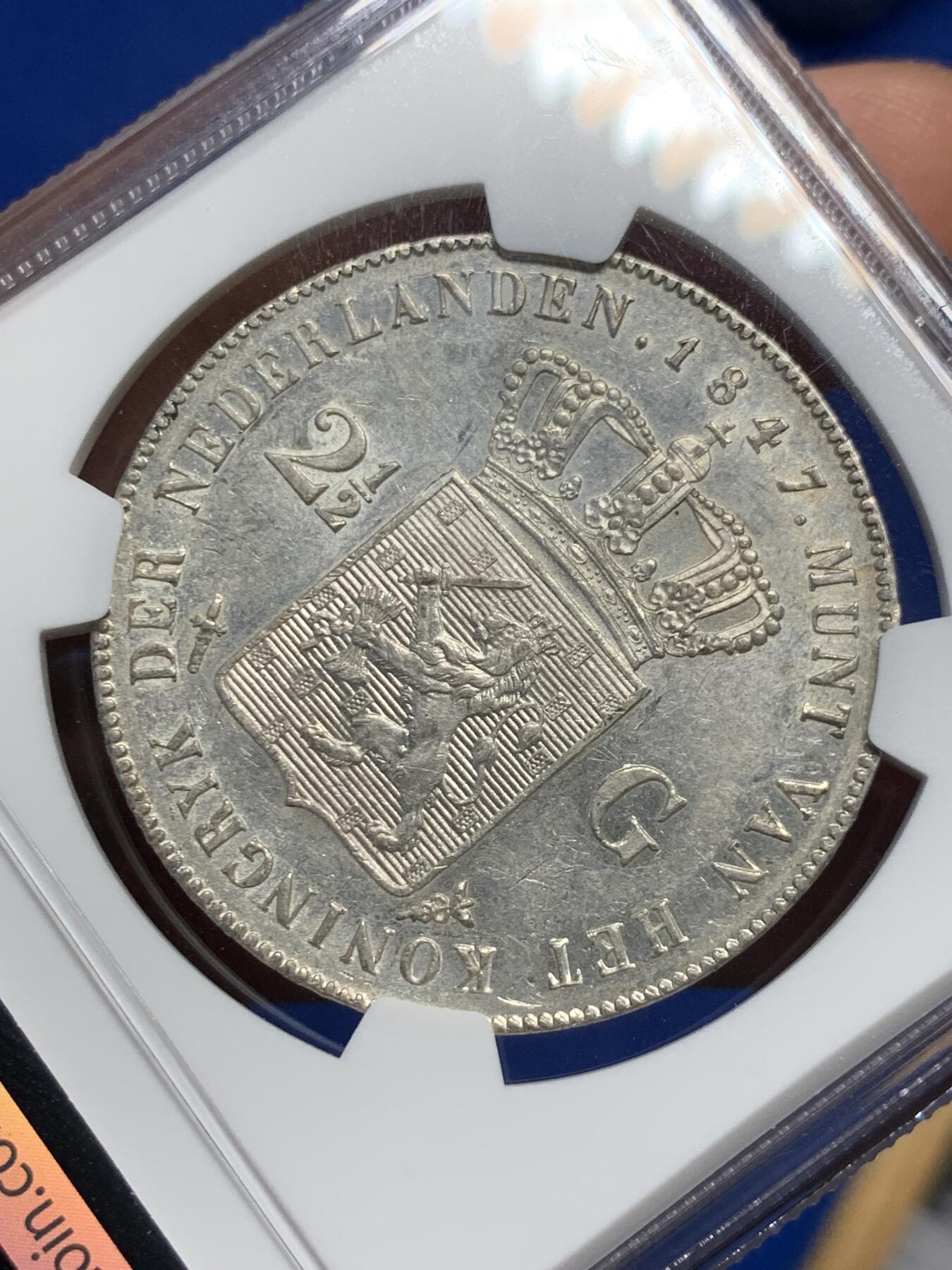 《竞宝斋》第287场-周六， 周日，周一 3场连拍 （全场包邮） NGC UNC 荷兰 1847 长脖子 2.5盾大银币 945高银 底板光亮 难得