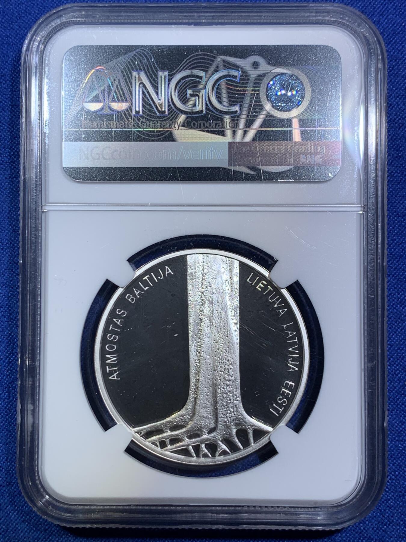 《竞宝斋》第287场-周六， 周日，周一 3场连拍 （全场包邮） NGC PF69UC 拉脱维亚2014年发行波罗的海之路独立25周年彩银纪念币 5欧精制币 盒证齐全 22g 限量10000枚 2015届“星光璀璨”硬币之星大奖之最佳银币第二名 2016年度克劳斯世界硬币大奖赛之年度最佳当代事件币奖