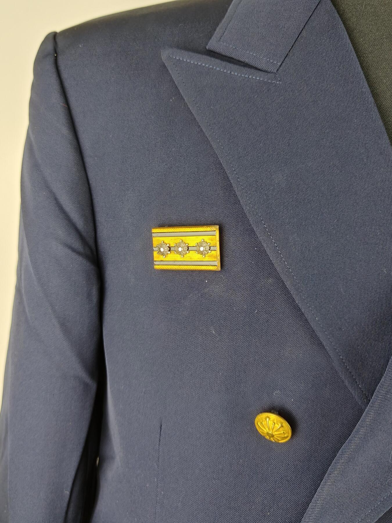 全场0元起拍 第172期 咸鱼国勋章拍卖专场 7月10日（周三）下午6：00开始 洋服店订制款 带刺绣人名 日本消防署制服一套 消防司令阶级 胸围112 肩宽48 衣长73 袖长56 腰围70 裤长103